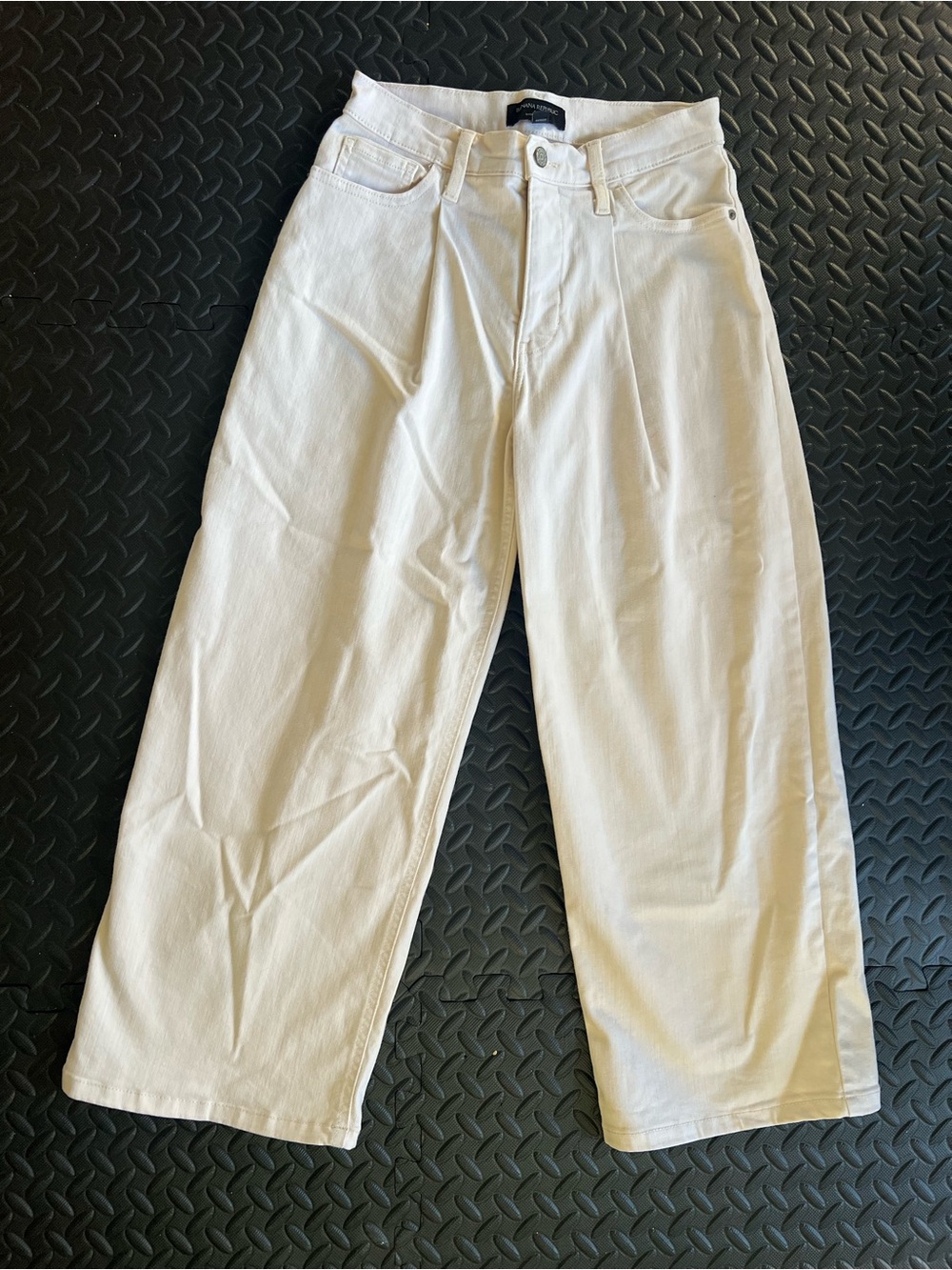 Banana Republic High Rise Pleated Wide Leg Ecru Jeans Cream Sz 26/2 Summer Pants